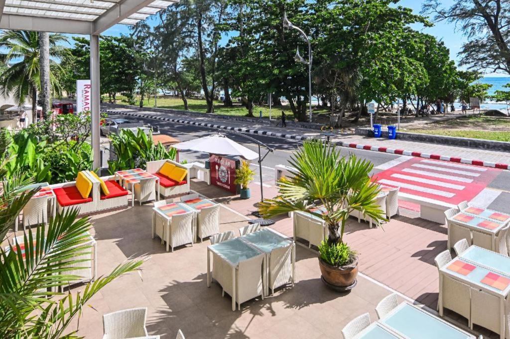 Hotel Ramada By Wyndham Phuket Southsea Karon Exterior foto